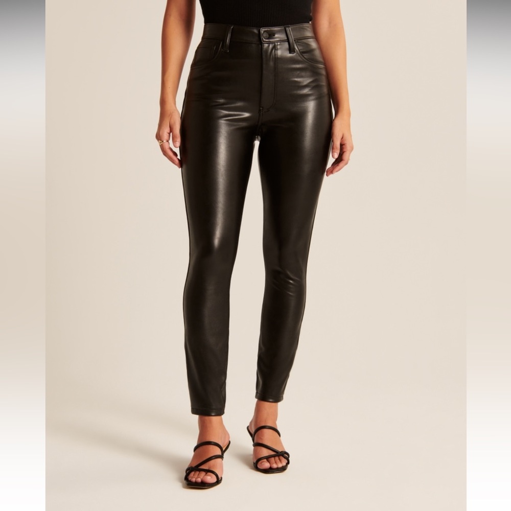 NWOT Abercrombie Curve Love Vegan Leather Skinny Pant// Black/29 Long